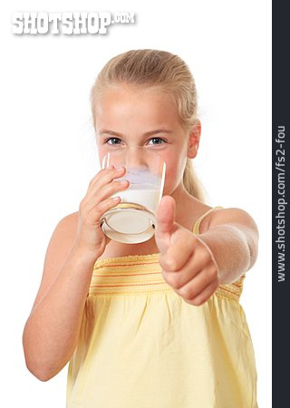 
                Kind, Mädchen, Trinken, Milch                   