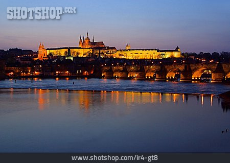 
                Prag, Moldau, Prager Burg                   