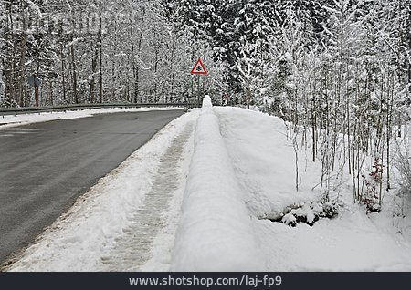 
                Winter, Landstraße                   
