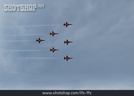 
                Formationsflug, Fliegerstaffel, Patrouille Suisse                   