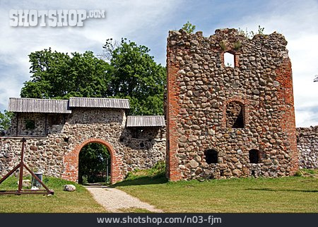 
                Ruine, Ordensburg Karkus                   