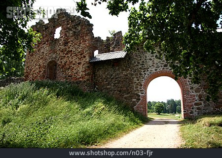 
                Ruine, Ordensburg Karkus                   