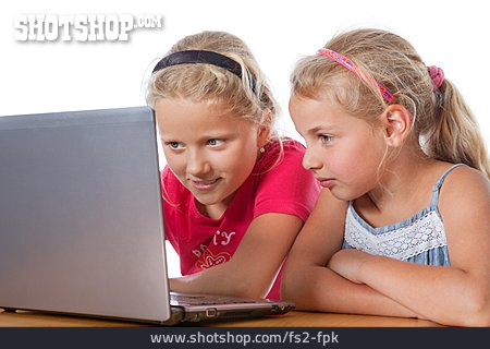 
                Mädchen, Laptop, Internet, Surfen                   
