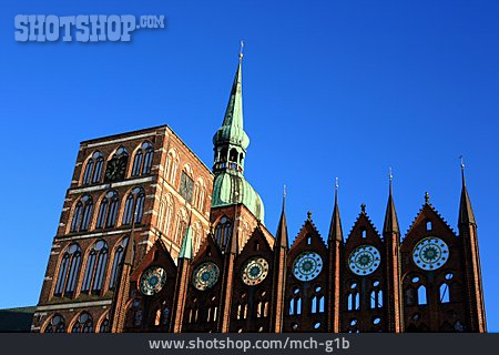 
                Stralsund, Rathaus, Backsteingotik, Nikolaikirche                   