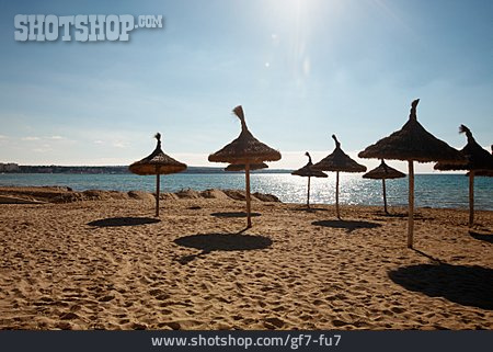 
                Strand, Sonnenschirm, Strandurlaub                   