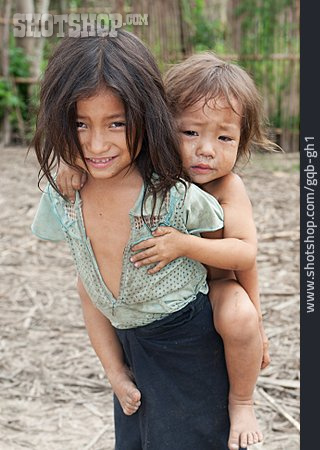 
                Geschwister, Huckepack, Fürsorglich, Laos                   