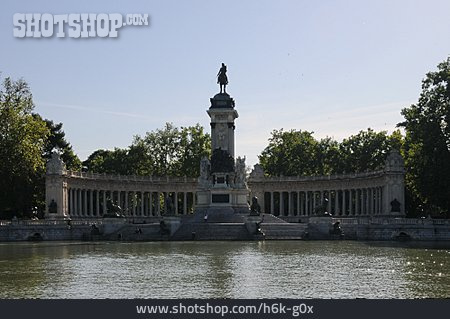 
                Madrid, Monument, Retiro-park                   