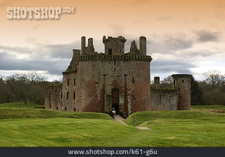 
                Schottland, Burgruine, Caerlaverock Castle                   