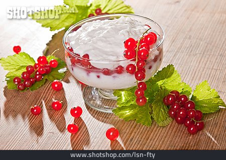 
                Dessert, Johannisbeere, Fruchtquark                   