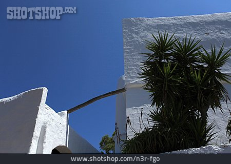 
                Fassade, Ibiza                   
