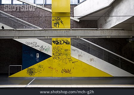 
                Schmiererei, Vandalismus, U-bahnhof                   