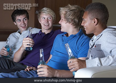 
                Teenager, Clique, Alkoholkonsum                   