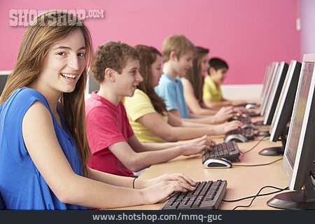 
                Jugendliche, Schüler, Computerkurs                   