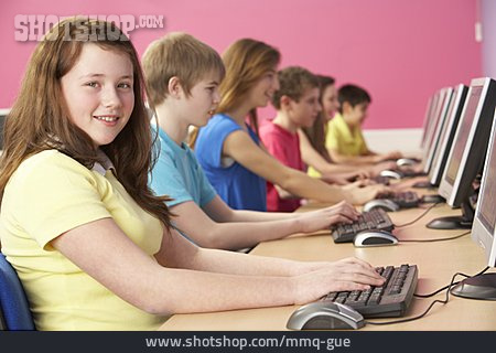 
                Jugendliche, Computerkurs, E-learning                   