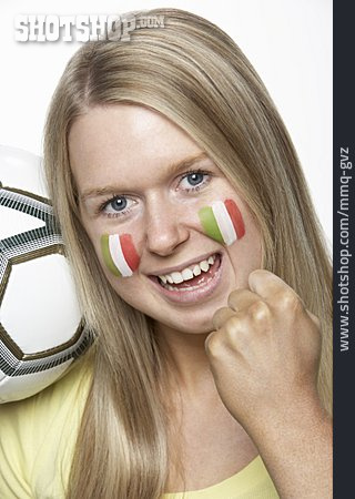 
                Junge Frau, Italien, Patriotismus, Fußballfan                   