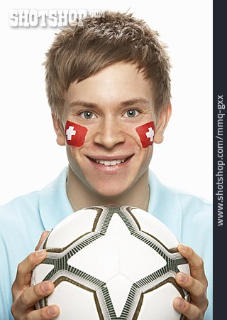 
                Junger Mann, Schweiz, Patriotismus, Fußballfan                   