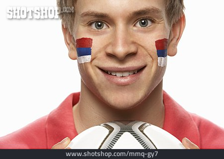 
                Junger Mann, Patriotismus, Fußballfan, Serbien                   