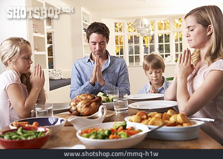 
                Mahlzeit, Familie, Tischgebet                   