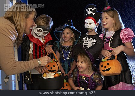 
                Kindergruppe, Halloween                   