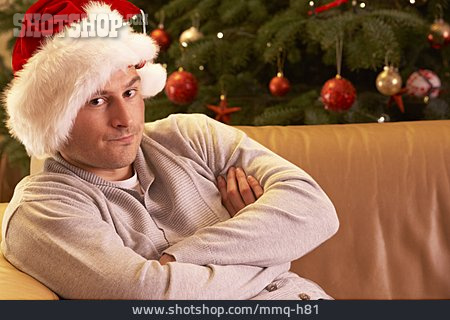 
                Junger Mann, Verärgert, Weihnachtsmütze                   