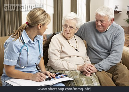 
                Pflegerin, Seniorenpaar, Pflegedienst                   