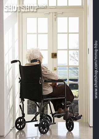 
                Seniorin, Alter, Rollstuhlfahrerin                   
