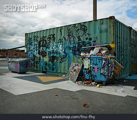 
                Städtisches Leben, Graffiti, Müll                   