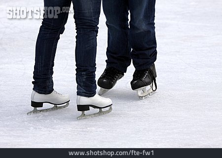 
                Wintersport, Schlittschuhlaufen, Eislaufen                   