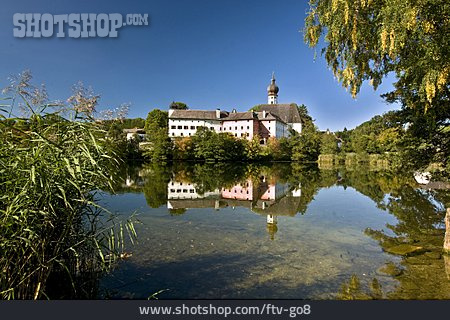 
                Bayern, Kloster Höglwörth, Höglwörther See                   