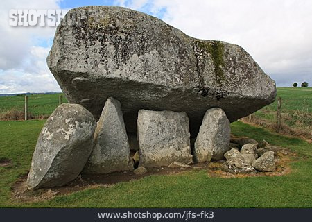 
                Irland, Browne’s Hill Dolmen, Portal-dolmen, Carlow                   