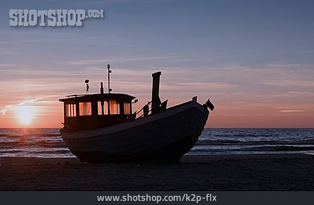 
                Sonnenuntergang, Fischkutter, Holzboot                   
