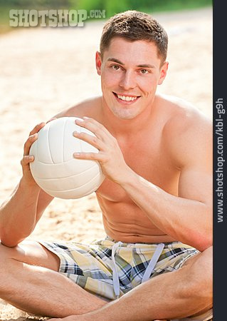 
                Junger Mann, Volleyball, Beachvolleyball                   