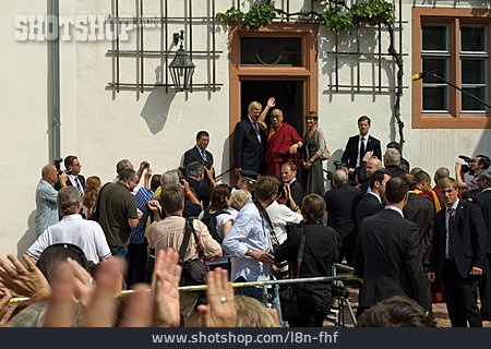 
                Menschenmenge, Dalai Lama, Pressetermin                   