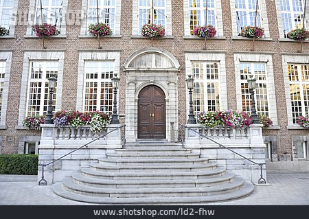 
                Eingang, Rathaus, Belgien, Hasselt                   