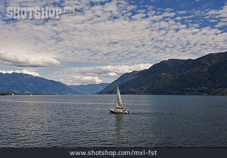 
                Segelboot, Lago Maggiore                   