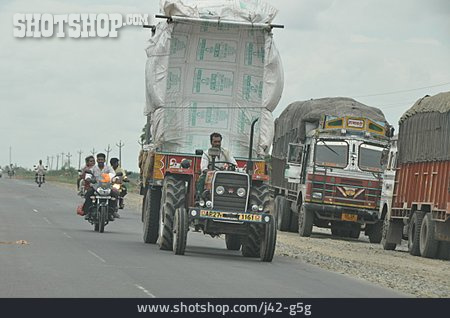 
                Traktor, Andhra Pradesh                   