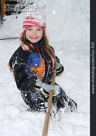 
                Mädchen, Spaß & Vergnügen, Schneeräumung                   