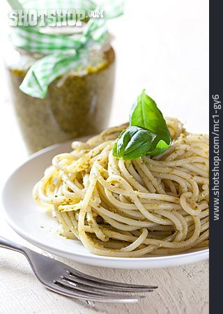 
                Spaghetti, Pesto                   