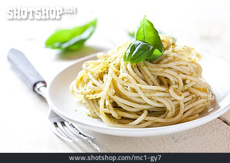 
                Nudelgericht, Spaghetti, Pesto                   