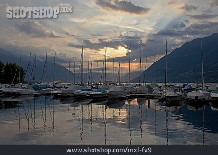
                Yachthafen, Yacht, Lago Maggiore                   