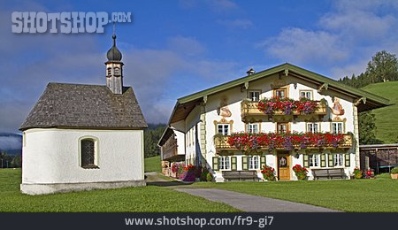 
                Wohnhaus, Kapelle, Lüftlmalerei, Alpenländisch, Jachenau                   