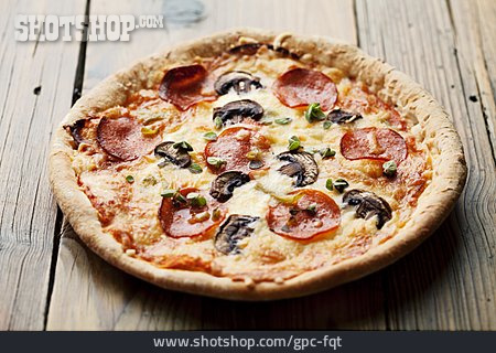 
                Italienische Küche, Pizza, Salamipizza                   