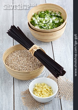 
                Asiatische Küche, Gewürze & Zutaten, Reisnudeln                   