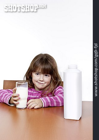 
                Kind, Mädchen, Milch                   