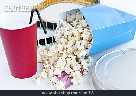 
                Filmdose, Popcorn, Eintrittskarte                   