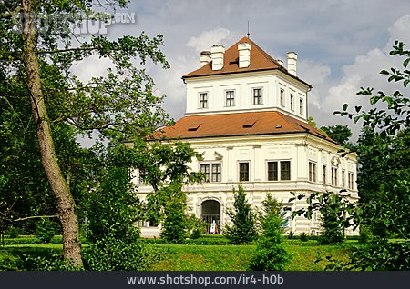
                Schloss, Ostrov                   