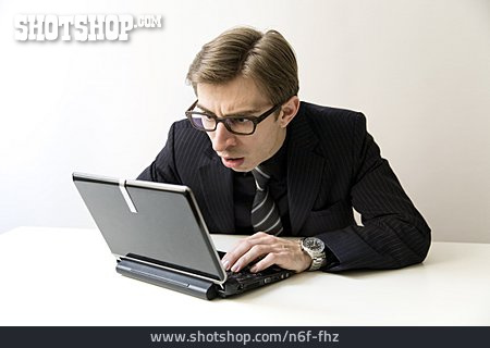 
                Geschäftsmann, Laptop, Problem, Verstört                   