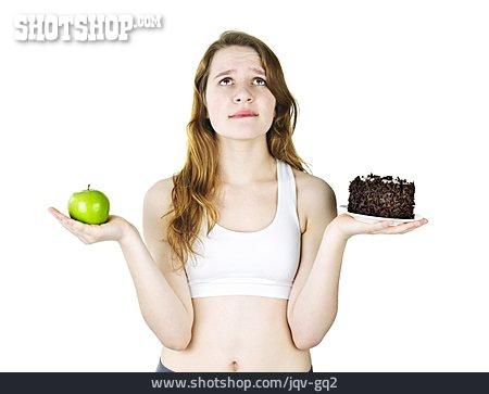 
                Junge Frau, Apfel, Kuchen, Diät, Vergleichen                   