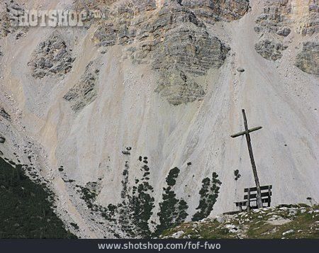 
                Hoffnung & Glaube, Gebirge, Kreuz, Wand, Baumgrenze                   