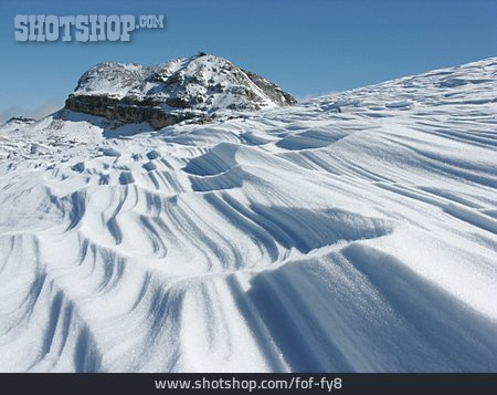 
                Dolomiten, Schneewehe, Boespitze                   